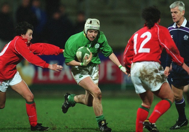 Awen Thomas of Wales tackles Fiona Steed of Ireland 2/2/2002