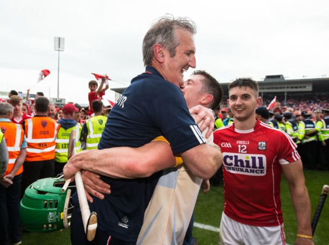 Kieran Kingston celebrates with Seamus Harnedy