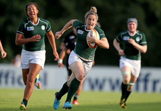 Alison Miller runs in for a try