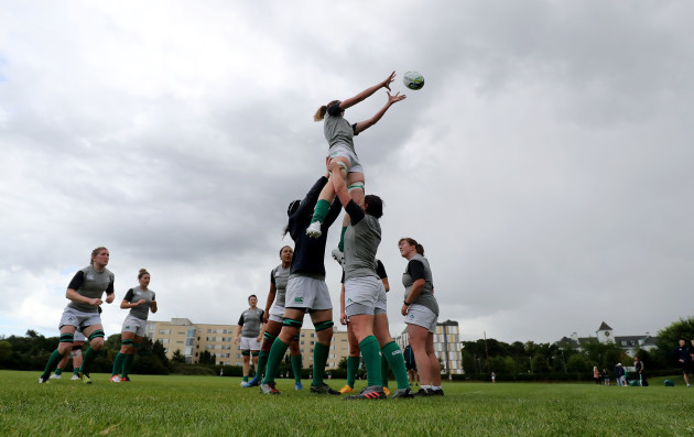 Marie-Louise Reilly in the line-out with Paula Fitzpatrick and Lindsay Peat