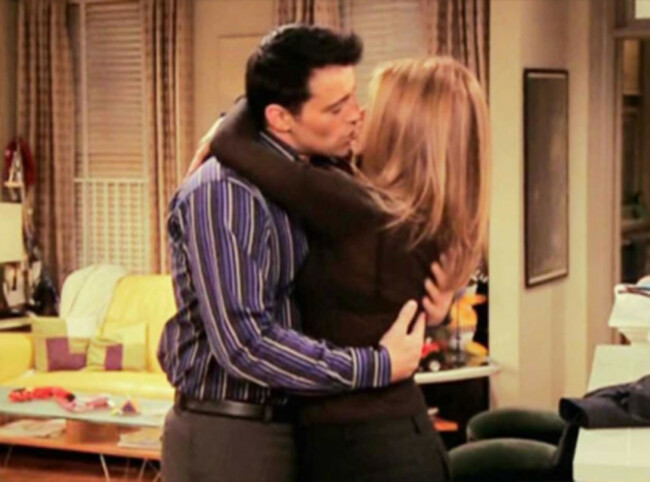 joey-and-rachel-kiss