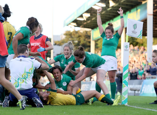 Sophie Spence scores their third try