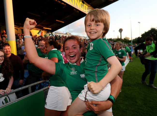 Larissa Muldoon celebrates winning with cousin Bobby