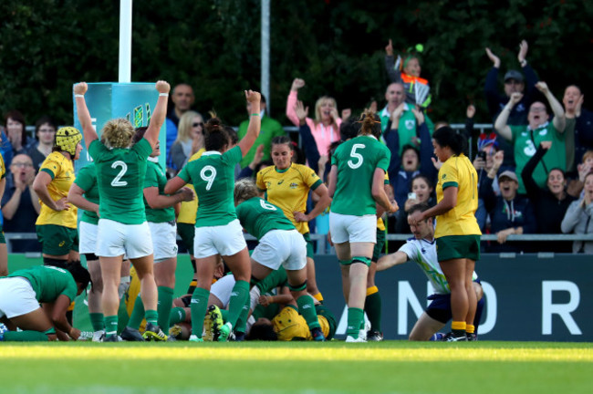 Ireland players celebrate Ciara Griffin's try