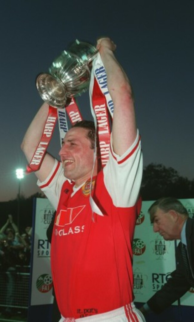 Eddie Gormley with the League trophy 15/5/1998