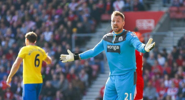 Soccer - Barclays Premier League - Southampton v Newcastle United - St Mary's