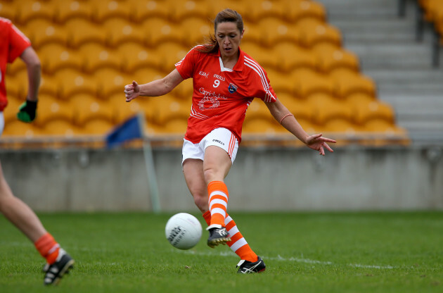 Caroline O'Hanlon scores