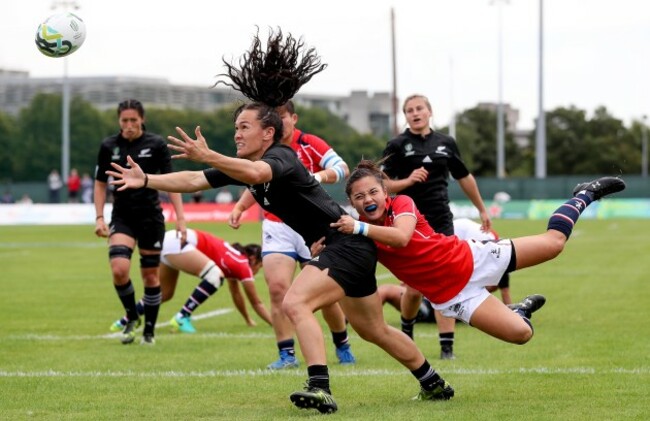 Chow Mei Nam celebrates as Jessica Ho makes a try saving tackle