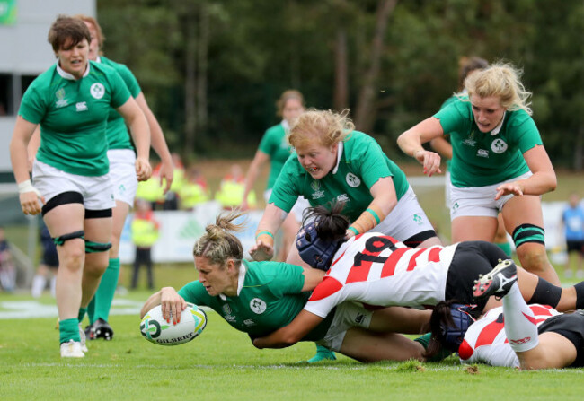 Alison Miller scores her sides first try