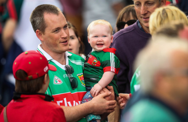 A young Mayo fan