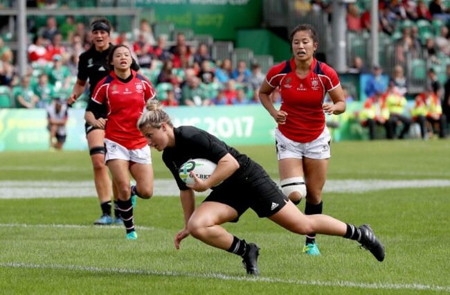 Hazel Tubic scores a try