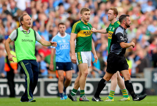 Peter Crowley and Colm Cooper speaks to referee David Gough after the game