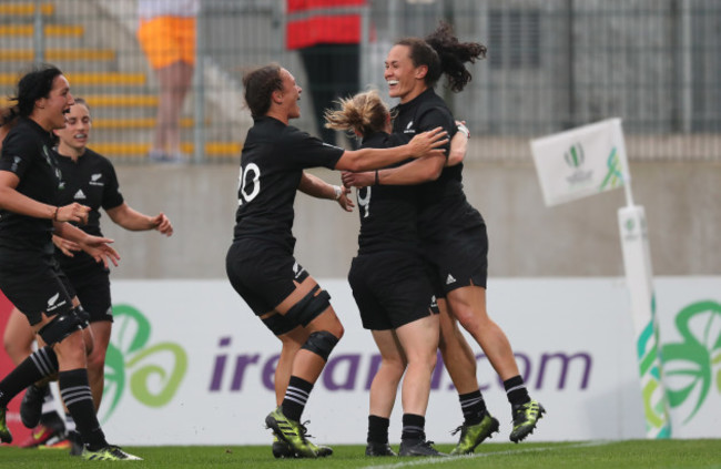 Portia Woodman celebrates scoring her fourth try with teammates