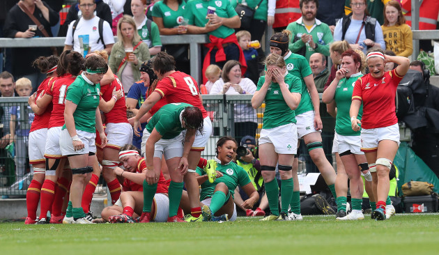 Ireland players dejected after Carys Phillips scores a try