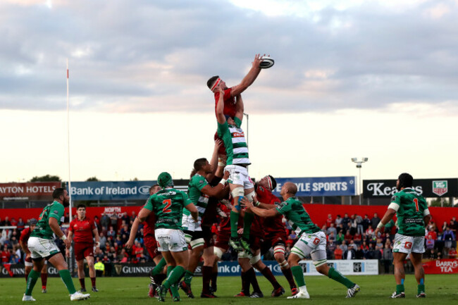 Sean O’Connor wins a line out ball