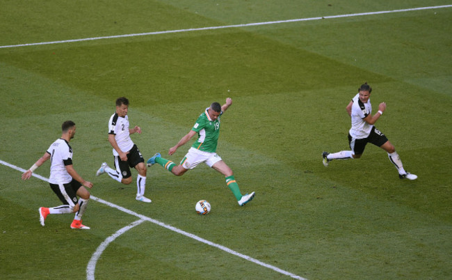 Jonathan Walters attempts a shot.