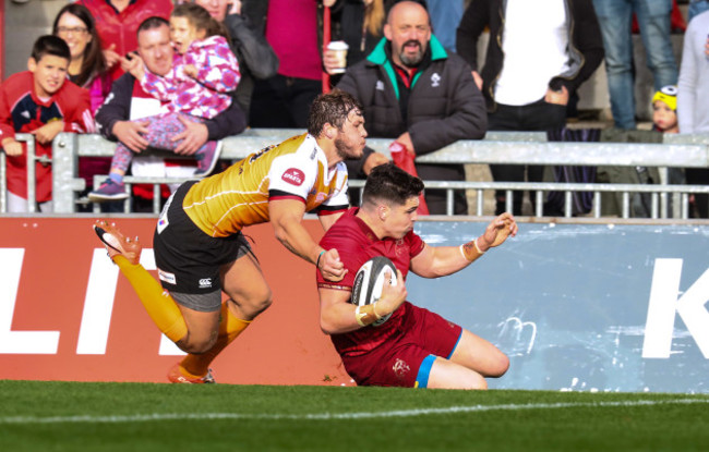 Alex Wootton scores a try