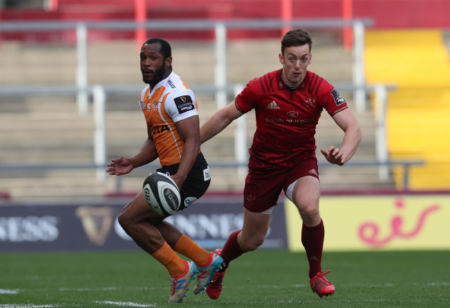 Toyota Cheetah’s Makazole Mapimpi and Munster’s Darren Sweetnam