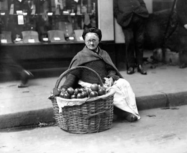 London Scenes - Street Hawkers & Sellers - Cheapside - 1923