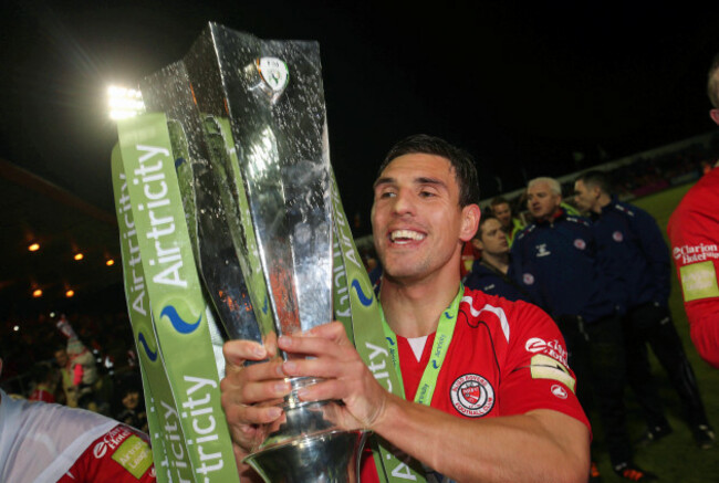 Gavin Peers celebrates with the trophy