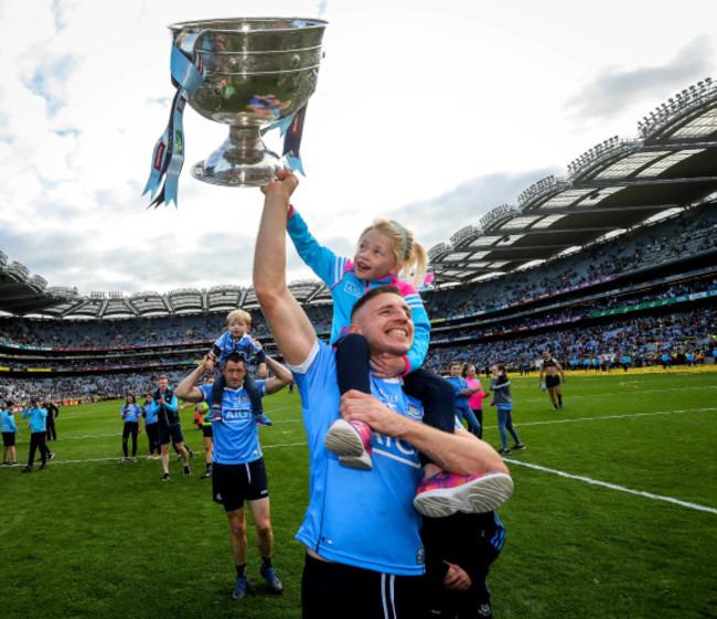 Eoghan O&rsquo;Gara celebrates with his daughter Ella and The Sam Maguire