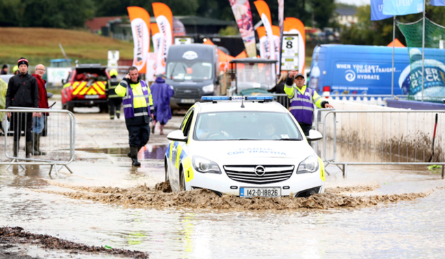 ploughing 143_90523911