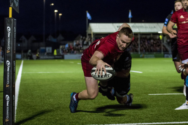 Rory Scannell scores their opening try