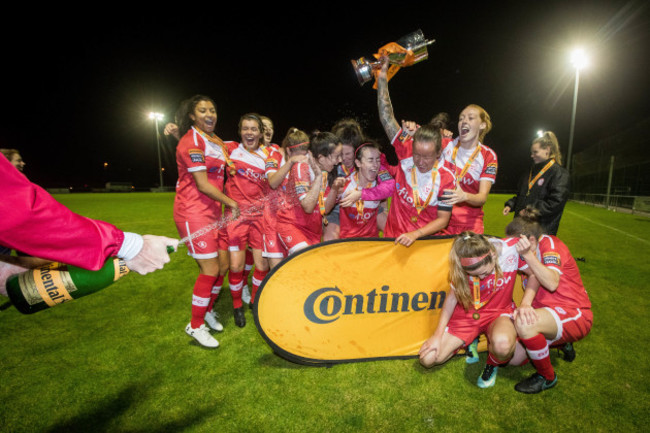 Shelbourne celebrate winning The Continental Tyres WNL League Cup