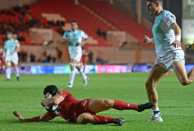 Leigh Halfpenny scores his side's fourth try