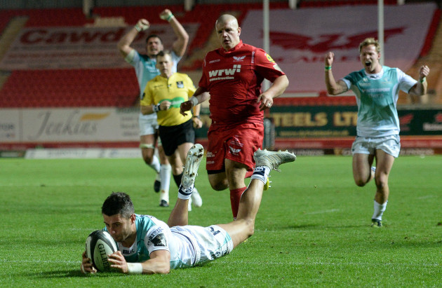 Tiernan O’Halloran scores his side's fourth try