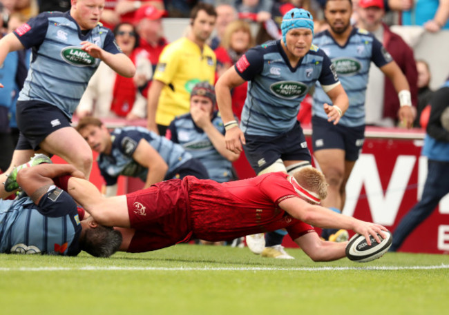 John Ryan scores a try