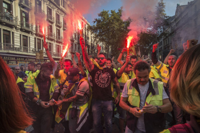 Spain: Catalonia on strike over independence poll violence