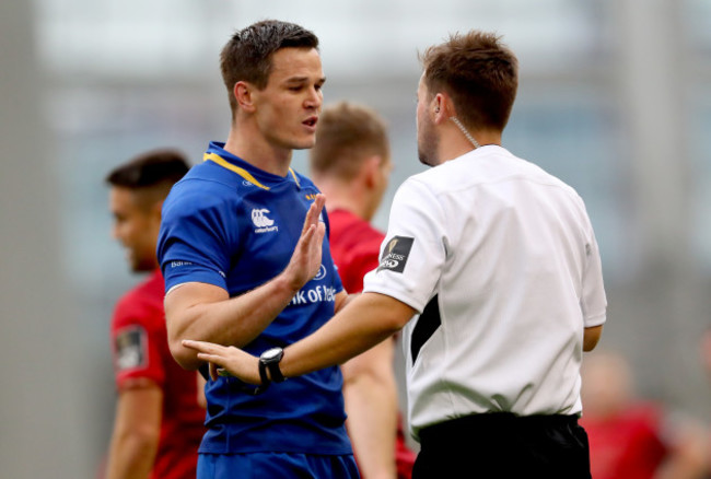 Johnny Sexton speaks to referee Ben Whitehouse