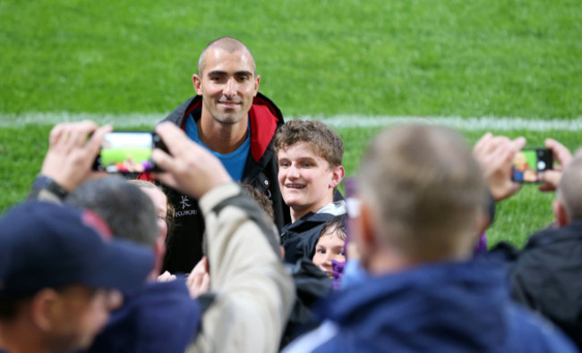 Ruan Pienaar&nbsp;with supporters after playing his final game for Ulster