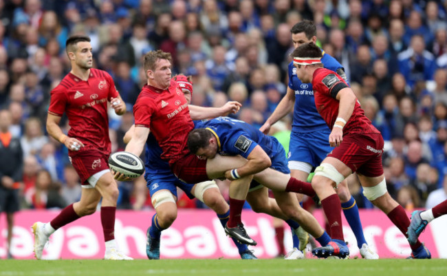 Chris Farrell tackled by Robbie Henshaw