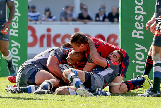 Simon Zebo celebrates his try