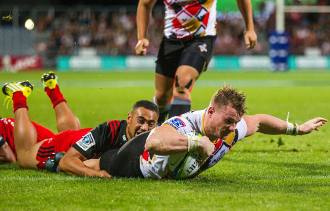 Chris Cloete scores a try