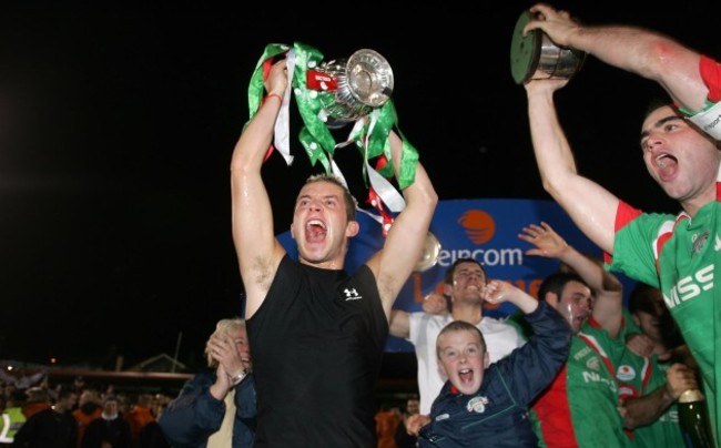 John O'Flynn celebrates with the Eircom League Trophy