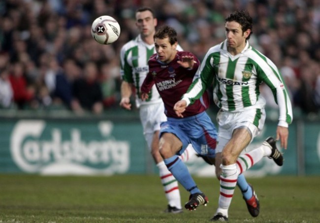 Cork City's Alan Bennett in a race with Drogheda United's Declan O 'Brien 3/12/2005