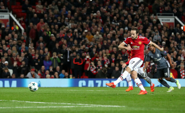 Manchester United v Benfica - UEFA Champions League - Group A - Old Trafford