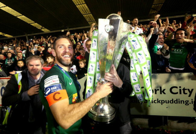 Alan Bennett celebrates winning The SSE Airtricity League