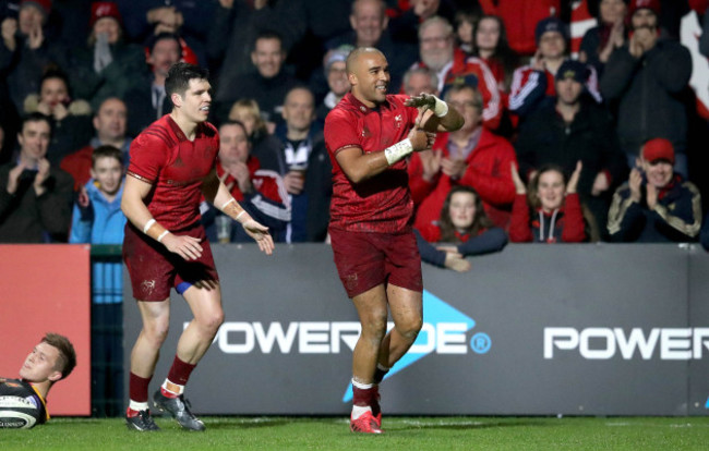 Simon Zebo celebrates scoring their second try