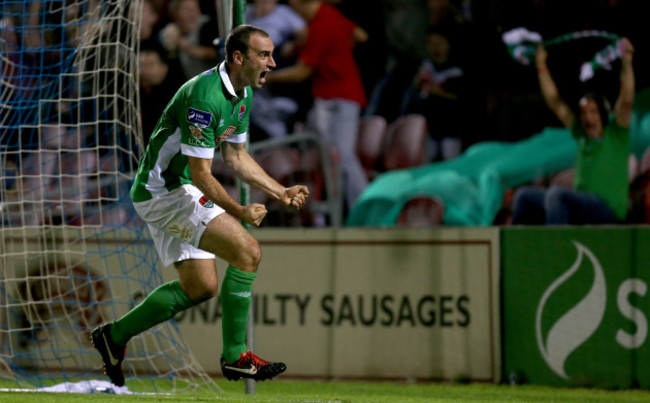 Dan Murray celebrates scoring in the last minute of injury time