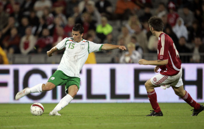 Shane Long gets a shot away