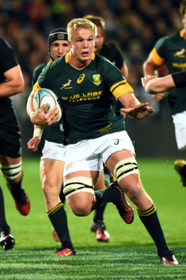 Pieter-Steph du Toit on the attack