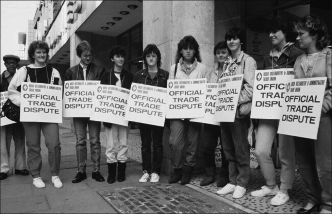 p56 Outside Dunnes (Speirs)