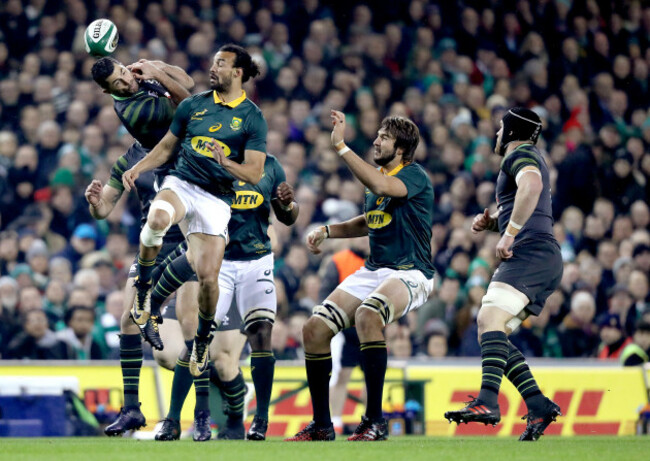 Rob Kearney clashes with Dillyn Leyds in the air