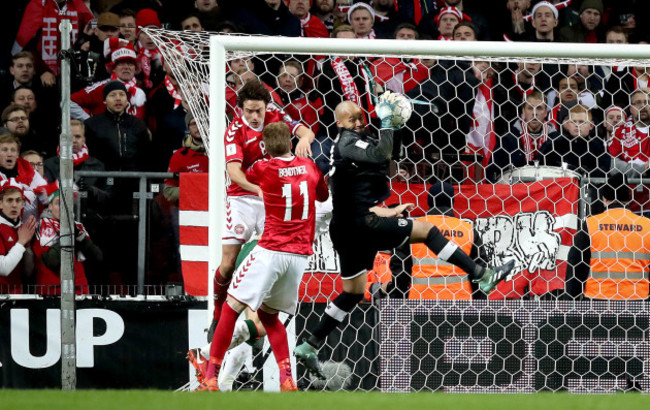 Darren Randolph claims a high ball