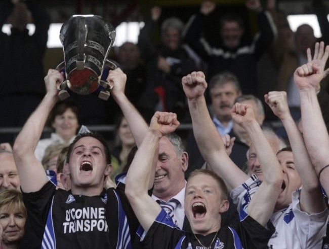 Kieran Murphy lifts the Sean Murphy cup