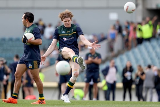 Ben Brown warms up